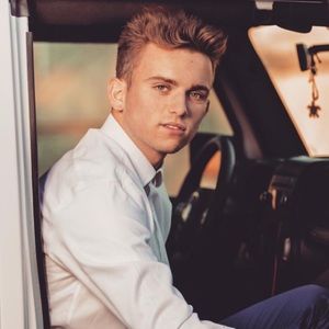 Meet your Posher, Troy